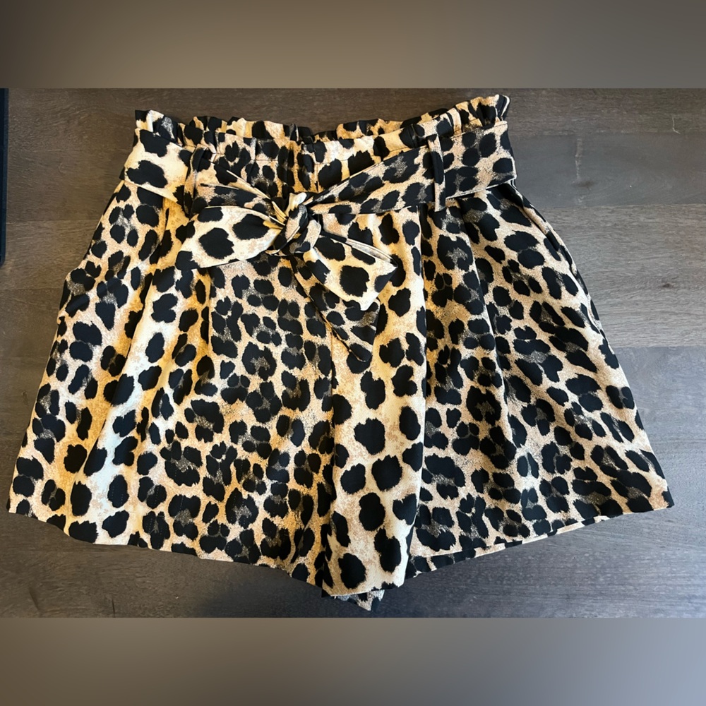 Zara High waist leopard print elastic waist shorts with pockets